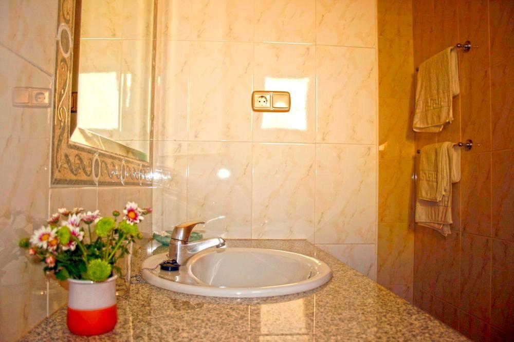 Hostal La Casa De Enfrente Málaga Dış mekan fotoğraf