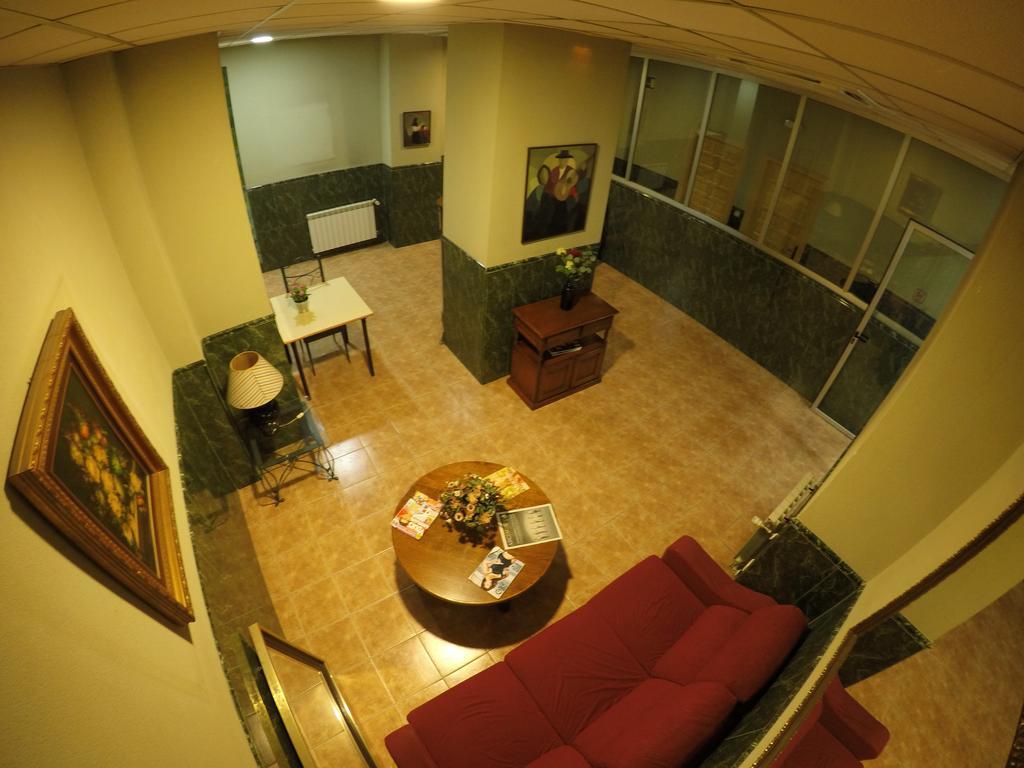 Hostal La Casa De Enfrente Málaga Dış mekan fotoğraf