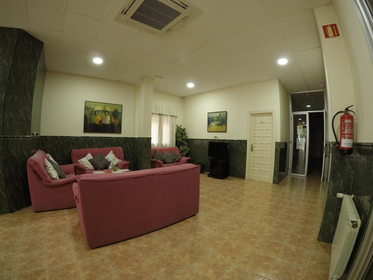 Hostal La Casa De Enfrente Málaga Dış mekan fotoğraf