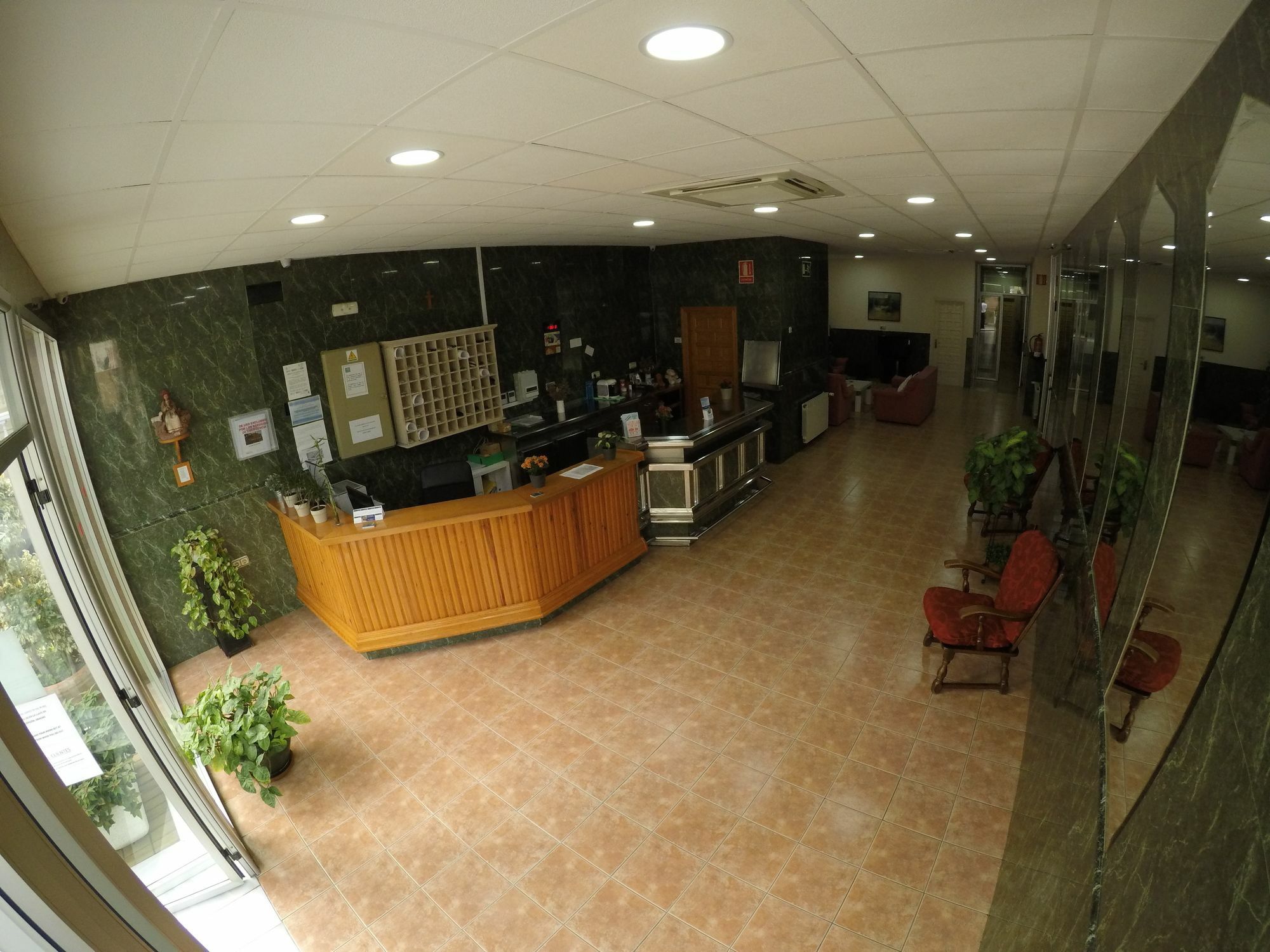 Hostal La Casa De Enfrente Málaga Dış mekan fotoğraf