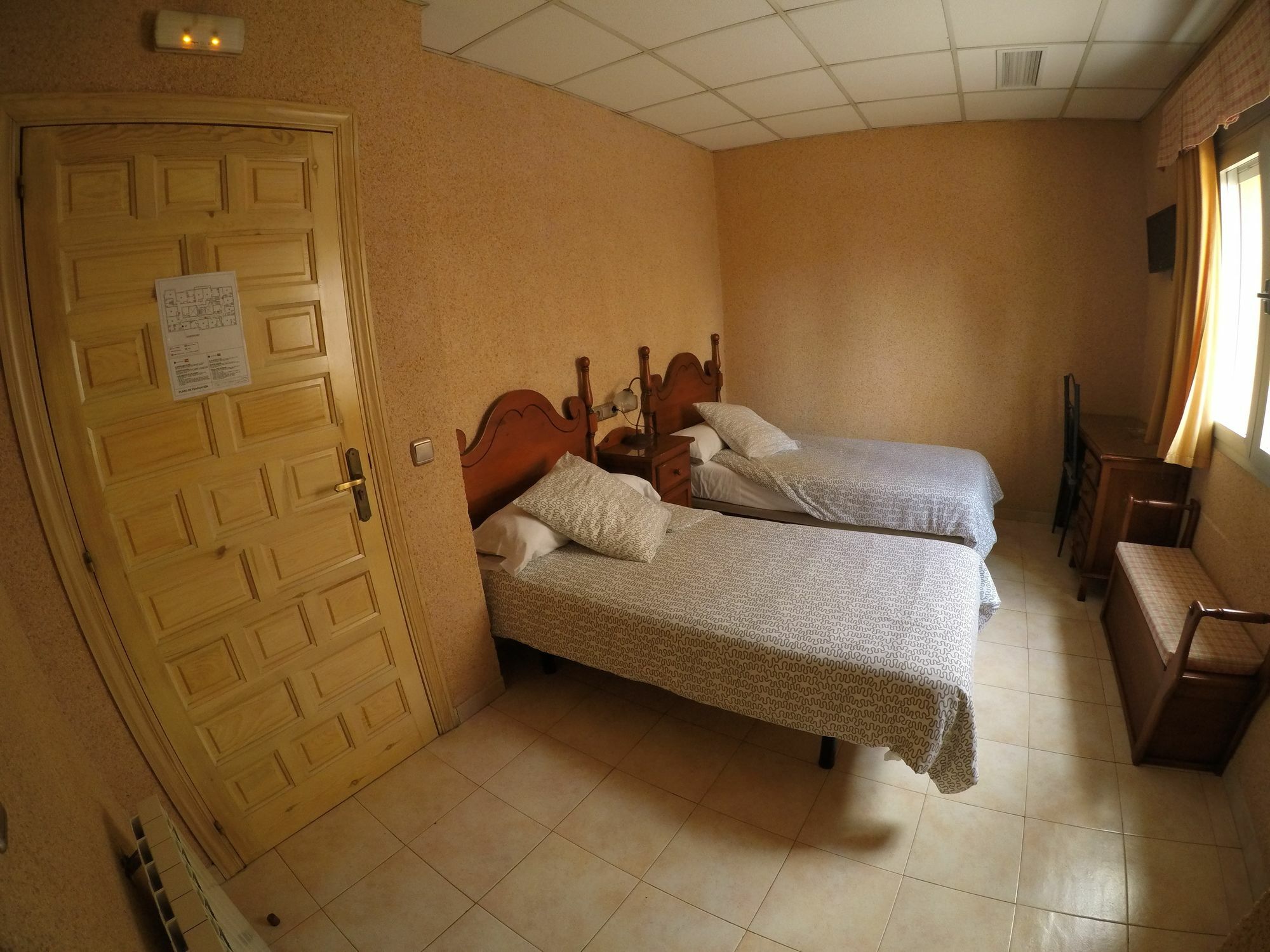 Hostal La Casa De Enfrente Málaga Dış mekan fotoğraf