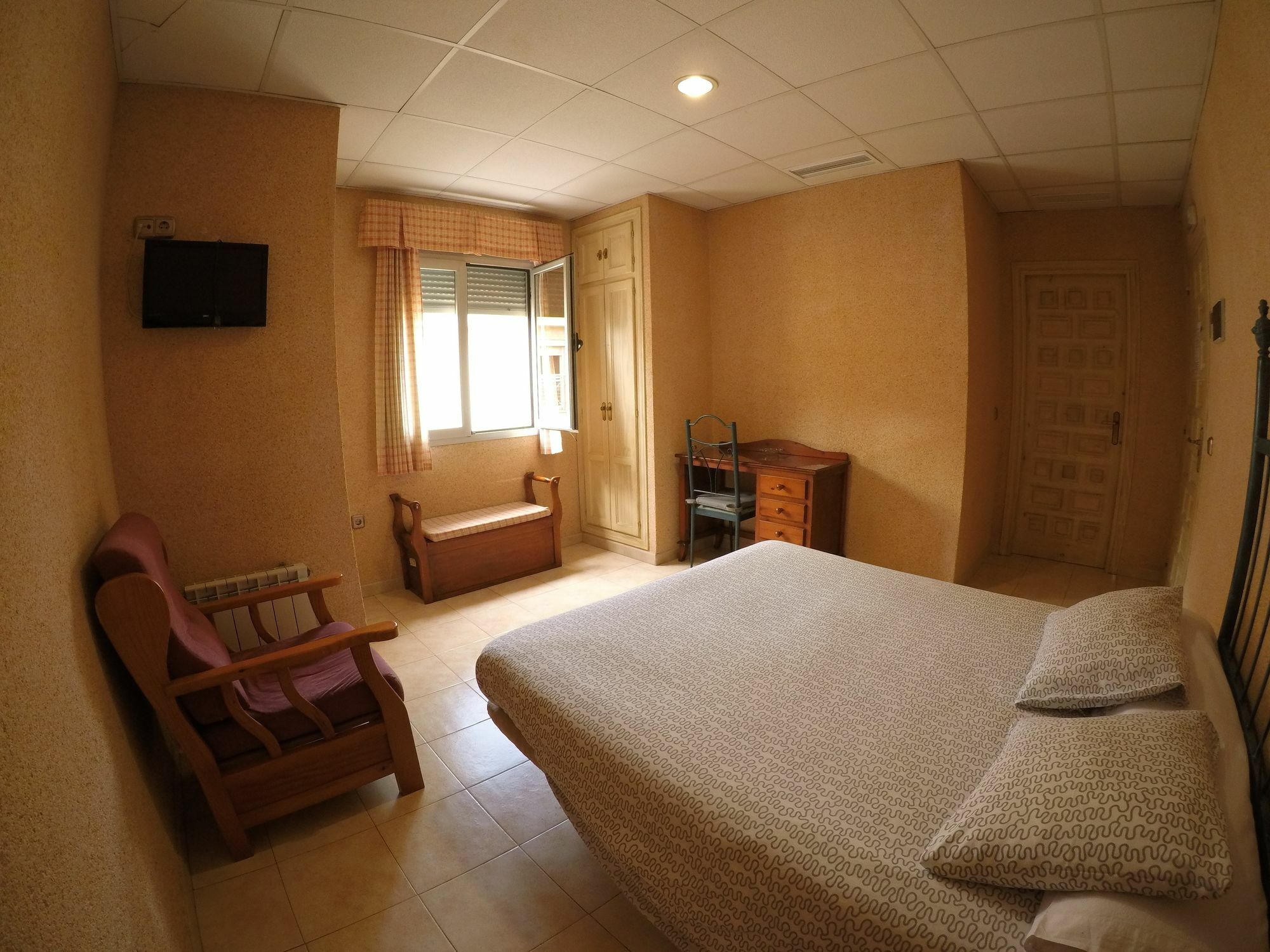Hostal La Casa De Enfrente Málaga Dış mekan fotoğraf