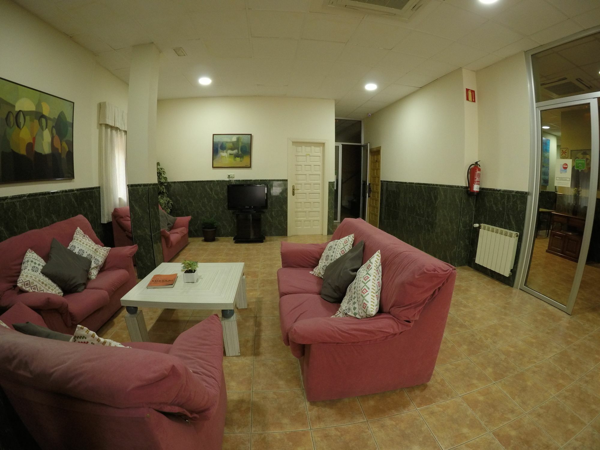 Hostal La Casa De Enfrente Málaga Dış mekan fotoğraf